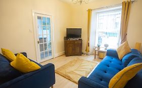 Sandgate 2-Bed Apartment In Ayr Central Location